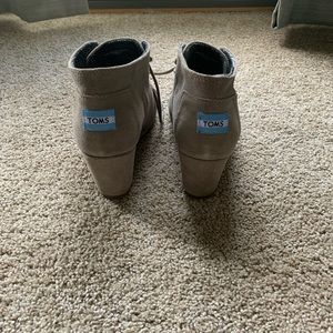Toms taupe/tan wedge bootie size 8.